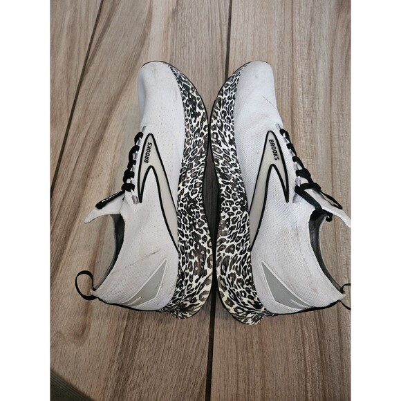 Brooks Women's Levitate StealthFit 6 Leopard Sneakers Sz 11mb. - Picture 5 of 11